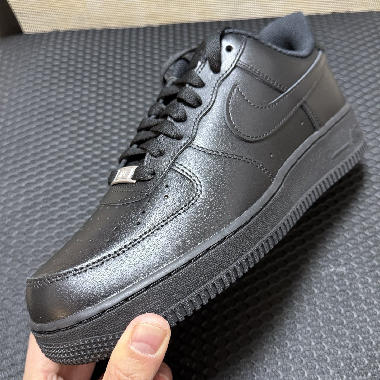 ♨️ 空军纯黑低帮 ♨️头层版！尺码36-46全码齐 承诺不是头层皮鞋子白送！市场难得有头层货特价的，喜