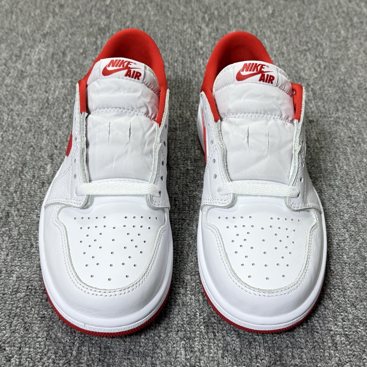 ♨️💰260
 绿X Stockx版本！
aj1低帮 OG "University Red" 白红！
尺码40-47.5全码出货！
货号CZ0790-161！