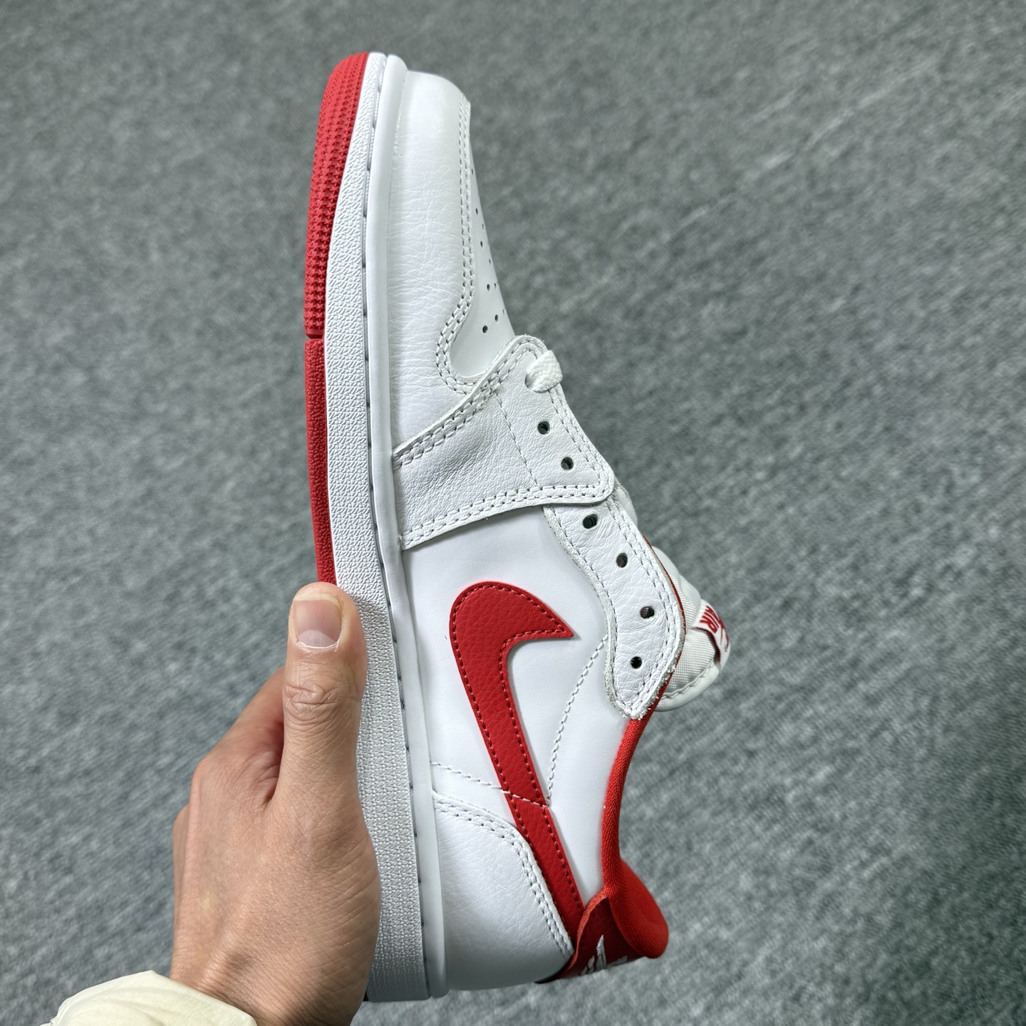 ♨️💰260
 绿X Stockx版本！
aj1低帮 OG "University Red" 白红！
尺码40-47.5全码出货！
货号CZ0790-161！