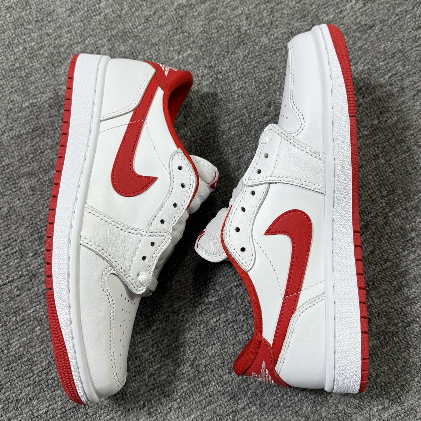 ♨️💰260
 绿X Stockx版本！
aj1低帮 OG "University Red" 白红！
尺码40-47.5全码出货！
货号CZ0790-161！