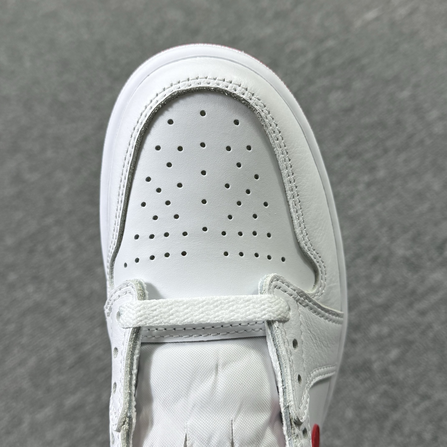 ♨️💰260
 绿X Stockx版本！
aj1低帮 OG "University Red" 白红！
尺码40-47.5全码出货！
货号CZ0790-161！