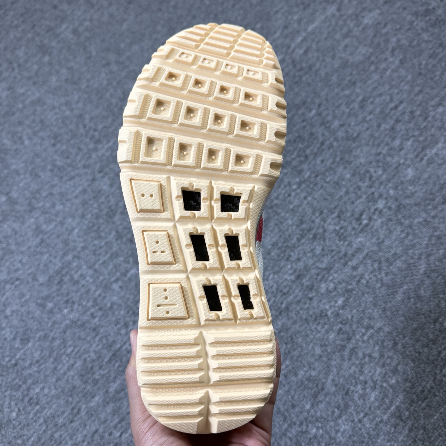 💰320
宇航员3.0米棕色 Tom Sachs  Craft Mars Yard Shoe ！
尺码36-46全码出货！
货号IF2885-100！
编码AC5816！