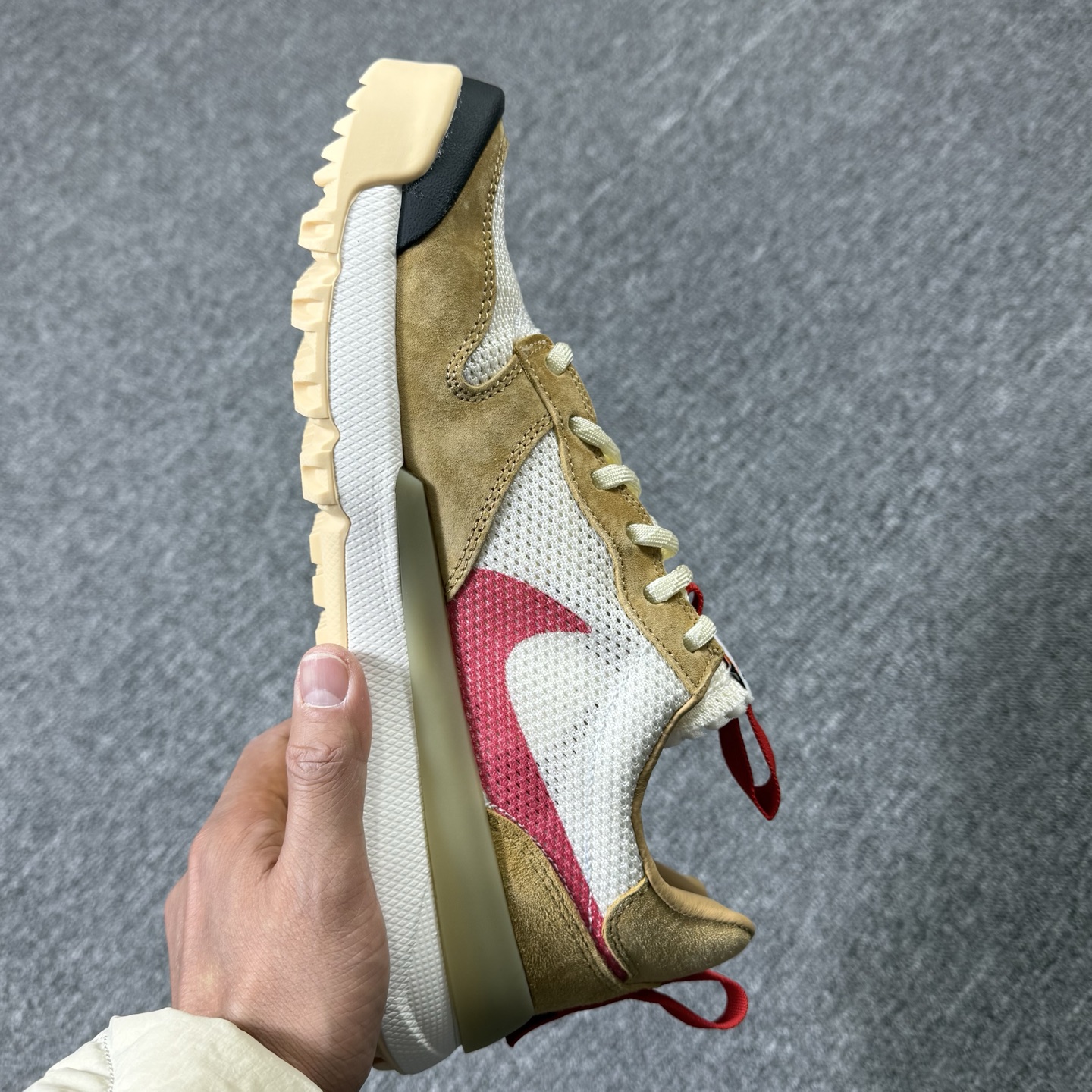 💰320
宇航员3.0米棕色 Tom Sachs  Craft Mars Yard Shoe ！
尺码36-46全码出货！
货号IF2885-100！
编码AC5816！