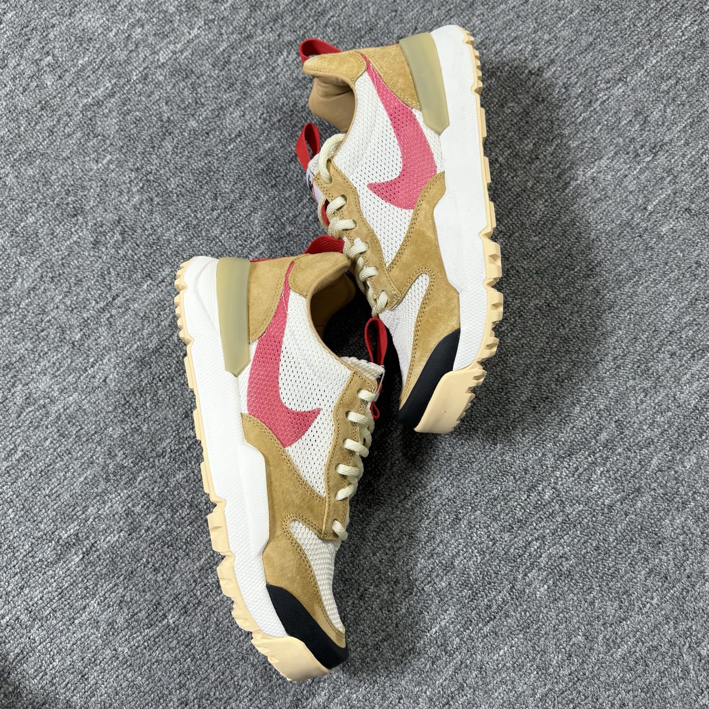 💰320
宇航员3.0米棕色 Tom Sachs  Craft Mars Yard Shoe ！
尺码36-46全码出货！
货号IF2885-100！
编码AC5816！