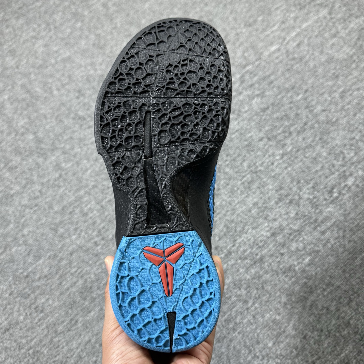 开年重磅福利🉐 市场知名顶级OWF版本！科比6黑暗骑士 尺码40-48.5全码齐 ♨️偏小1个尺码！售前