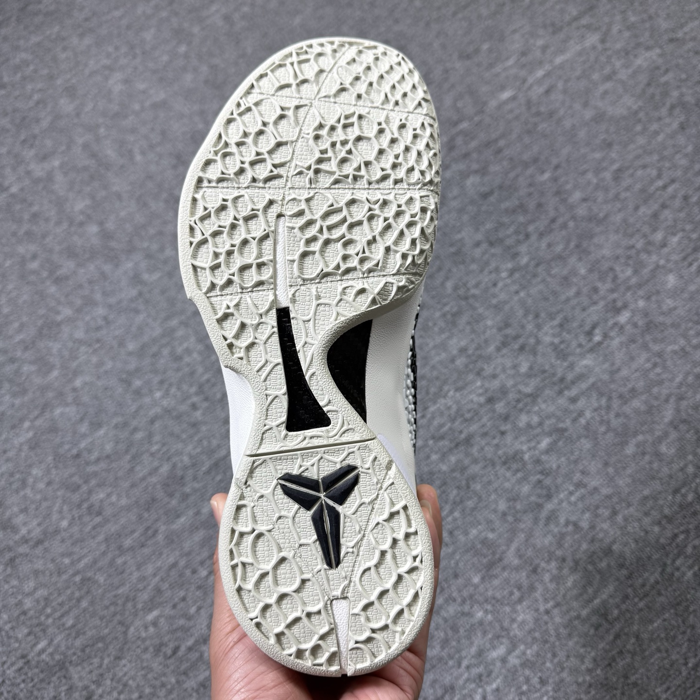 开年重磅福利🉐 市场知名顶级OWF版本！科比6奶白 尺码40-48.5全码齐 ♨️偏小1个尺码！售前 售