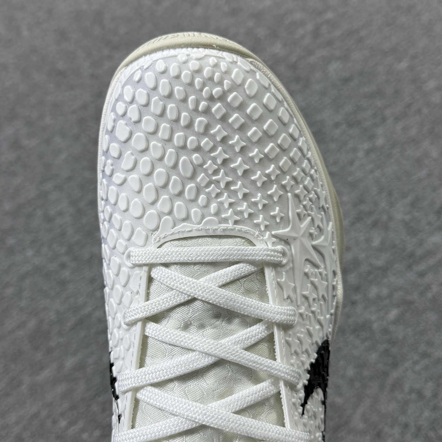 开年重磅福利🉐 市场知名顶级OWF版本！科比6奶白 尺码40-48.5全码齐 ♨️偏小1个尺码！售前 售