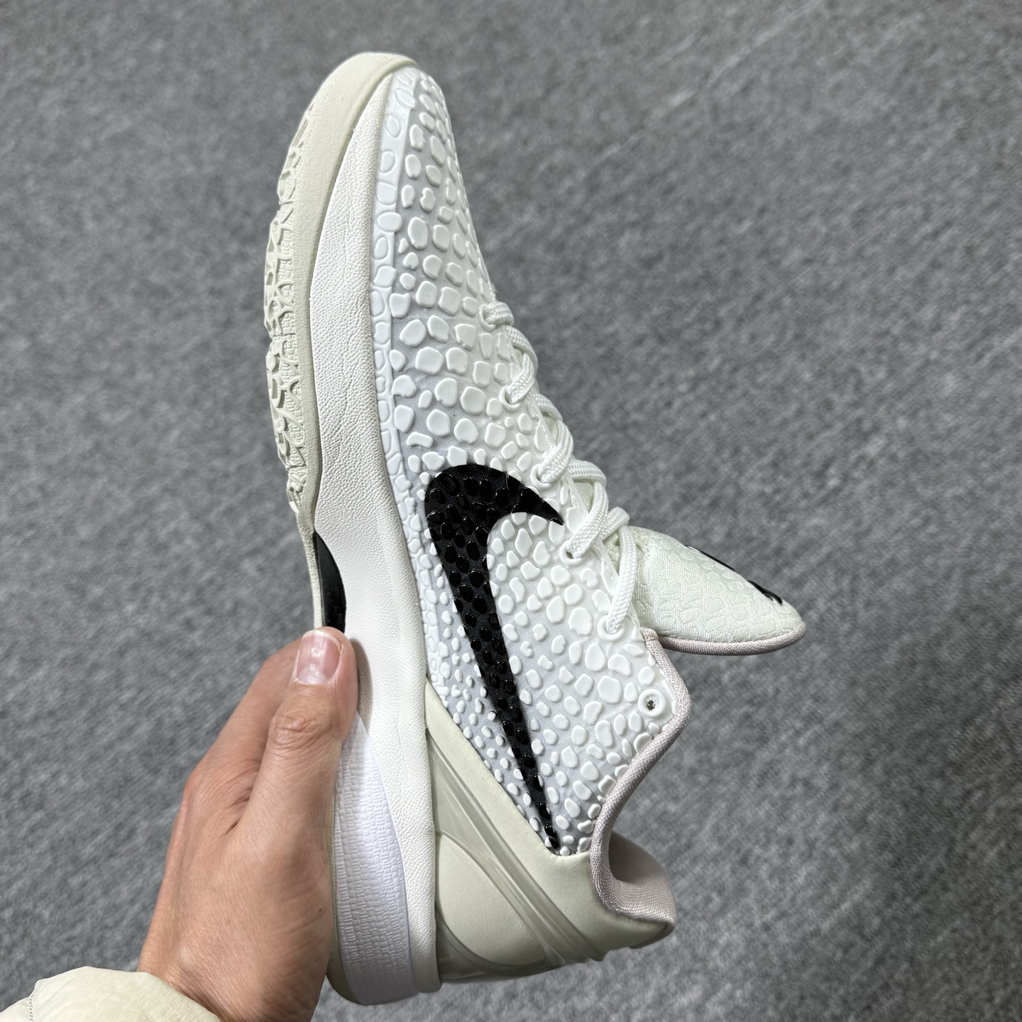 开年重磅福利🉐 市场知名顶级OWF版本！科比6奶白 尺码40-48.5全码齐 ♨️偏小1个尺码！售前 售