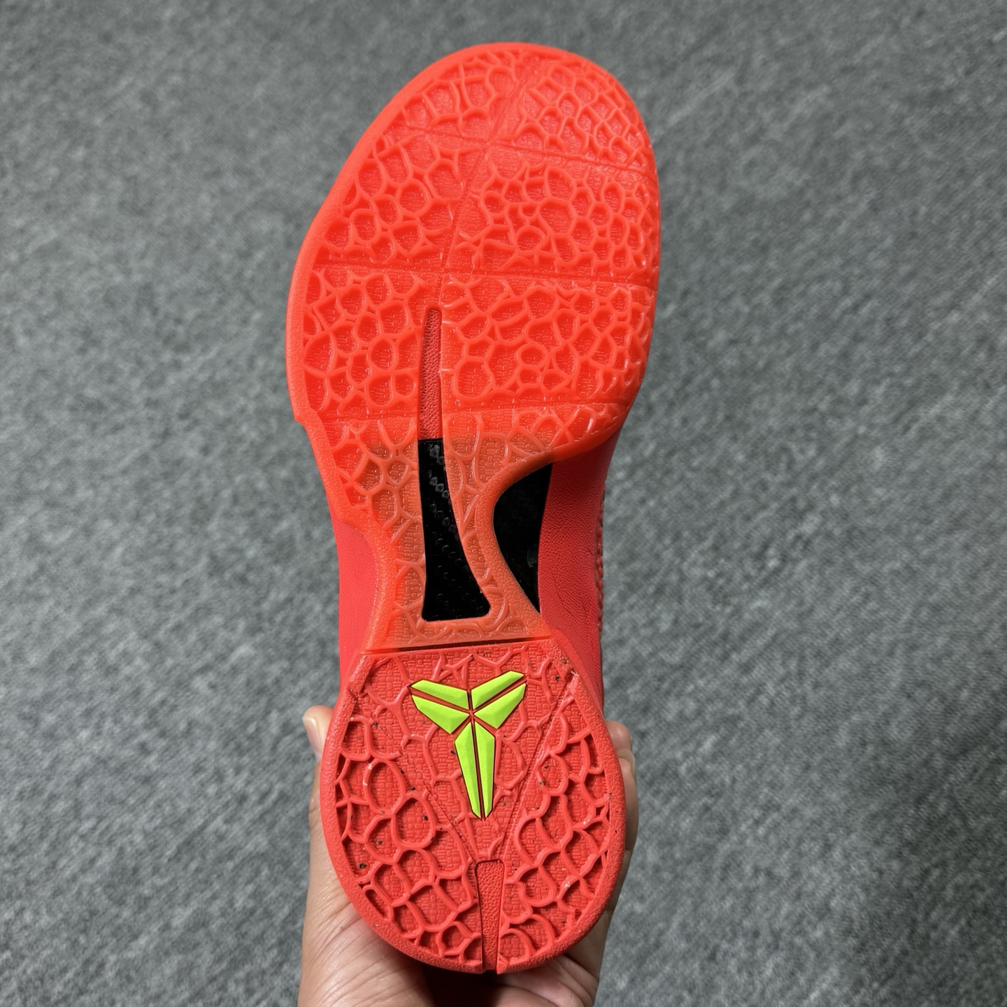 开年重磅福利🉐 市场知名顶级OWF版本！科比6红青峰侠 尺码40-48.5全码齐 ♨️偏小1个尺码！售前