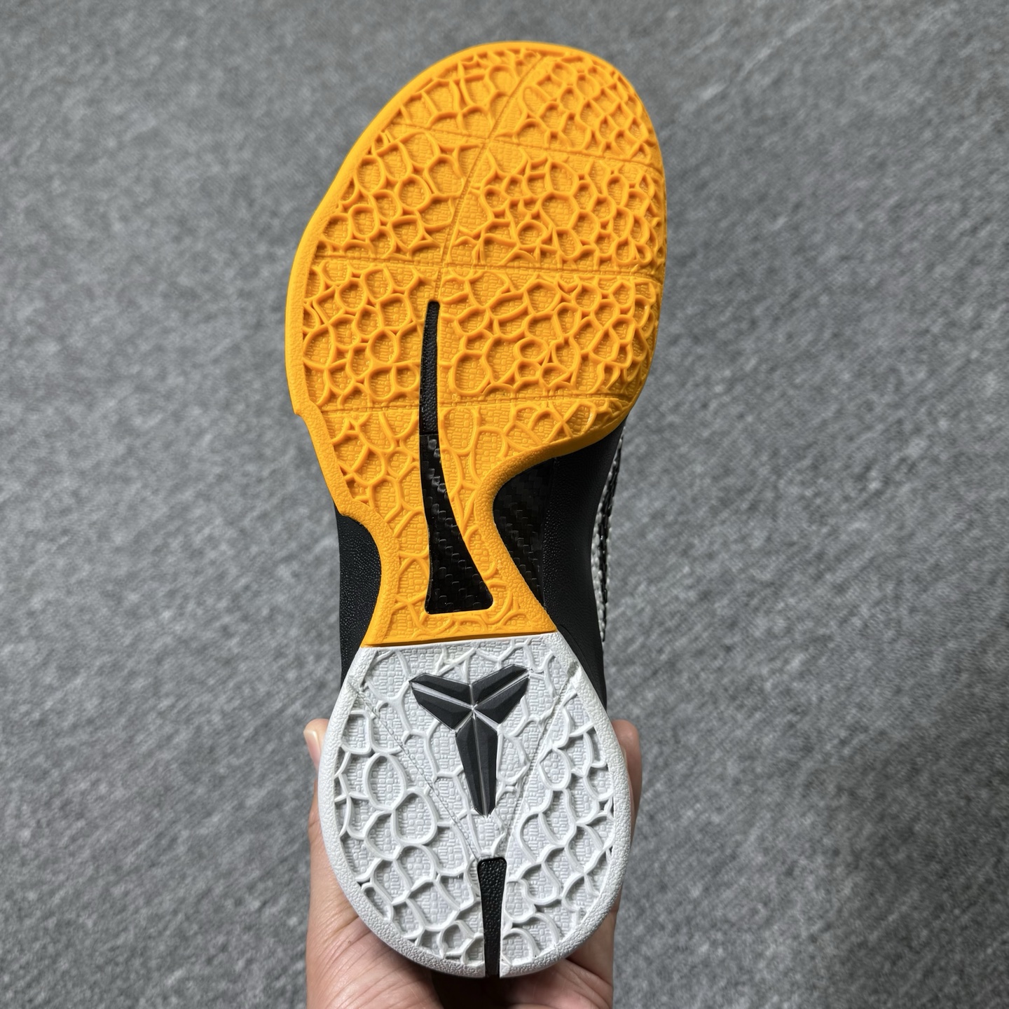 开年重磅福利🉐 市场知名顶级OWF版本！科比6黑白黄 尺码40-48.5全码齐 ♨️偏小1个尺码！售前 