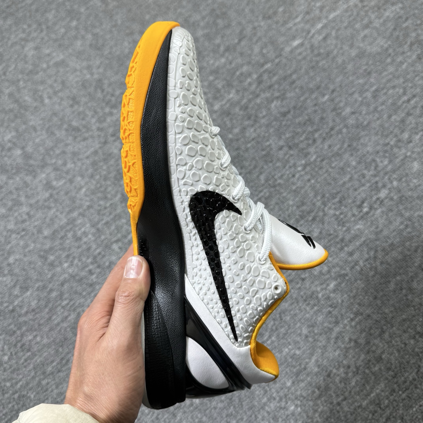 开年重磅福利🉐 市场知名顶级OWF版本！科比6黑白黄 尺码40-48.5全码齐 ♨️偏小1个尺码！售前 