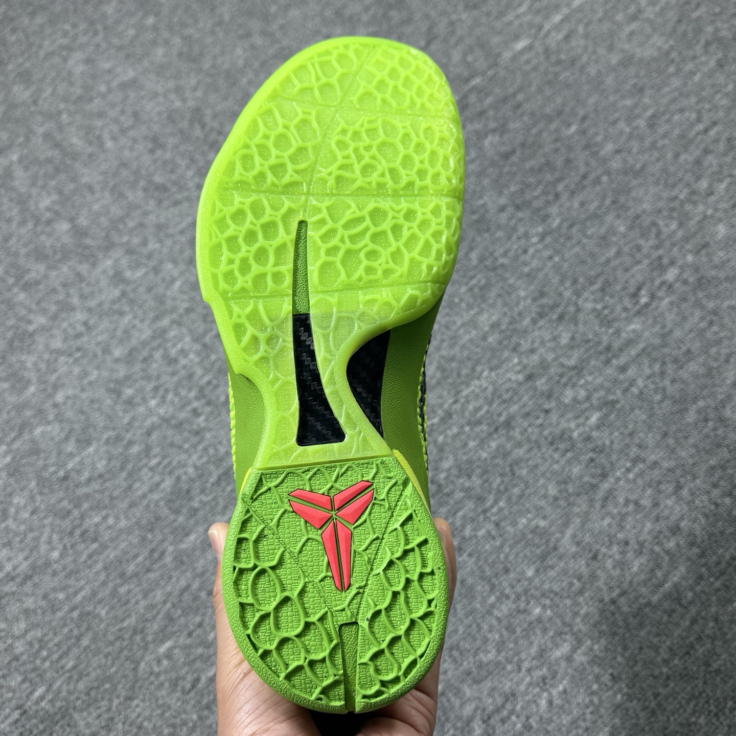 开年重磅福利🉐 市场知名顶级OWF版本！科比6青峰侠 尺码40-48.5全码齐 ♨️偏小1个尺码！售前 