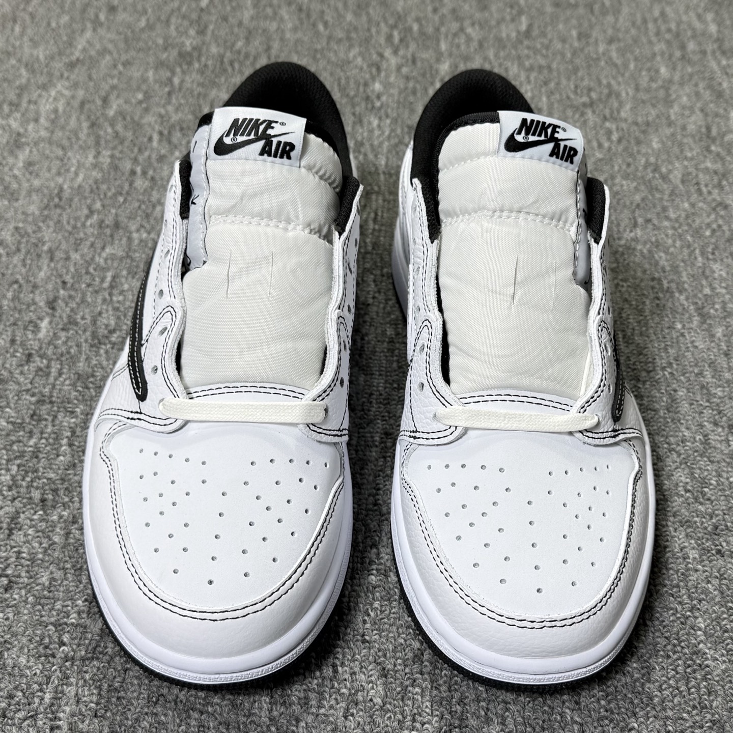 包邮！开年重磅福利 。高品质头层定制倒钩低帮！尺码40-47.5全码齐！编码AB6529！