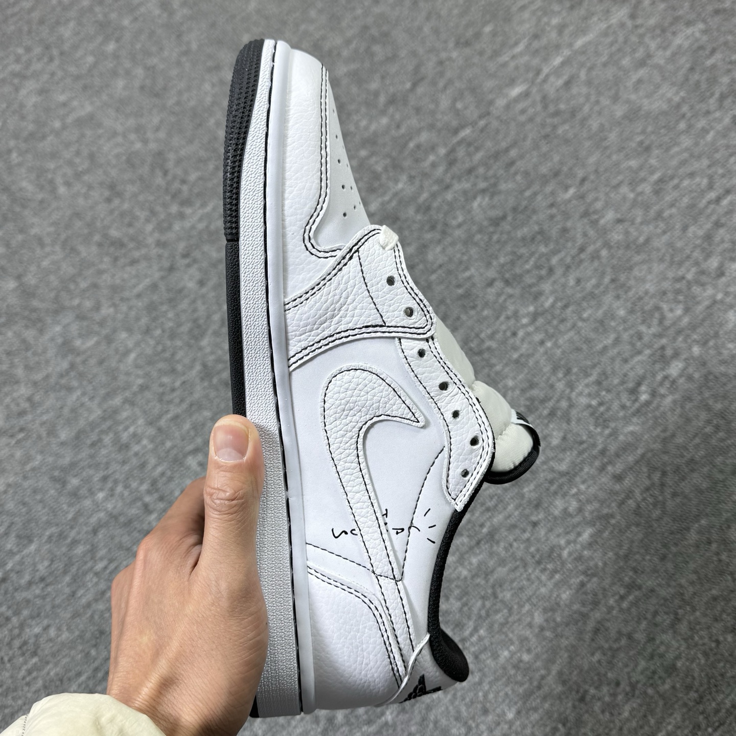 包邮！开年重磅福利 。高品质头层定制倒钩低帮！尺码40-47.5全码齐！编码AB6529！