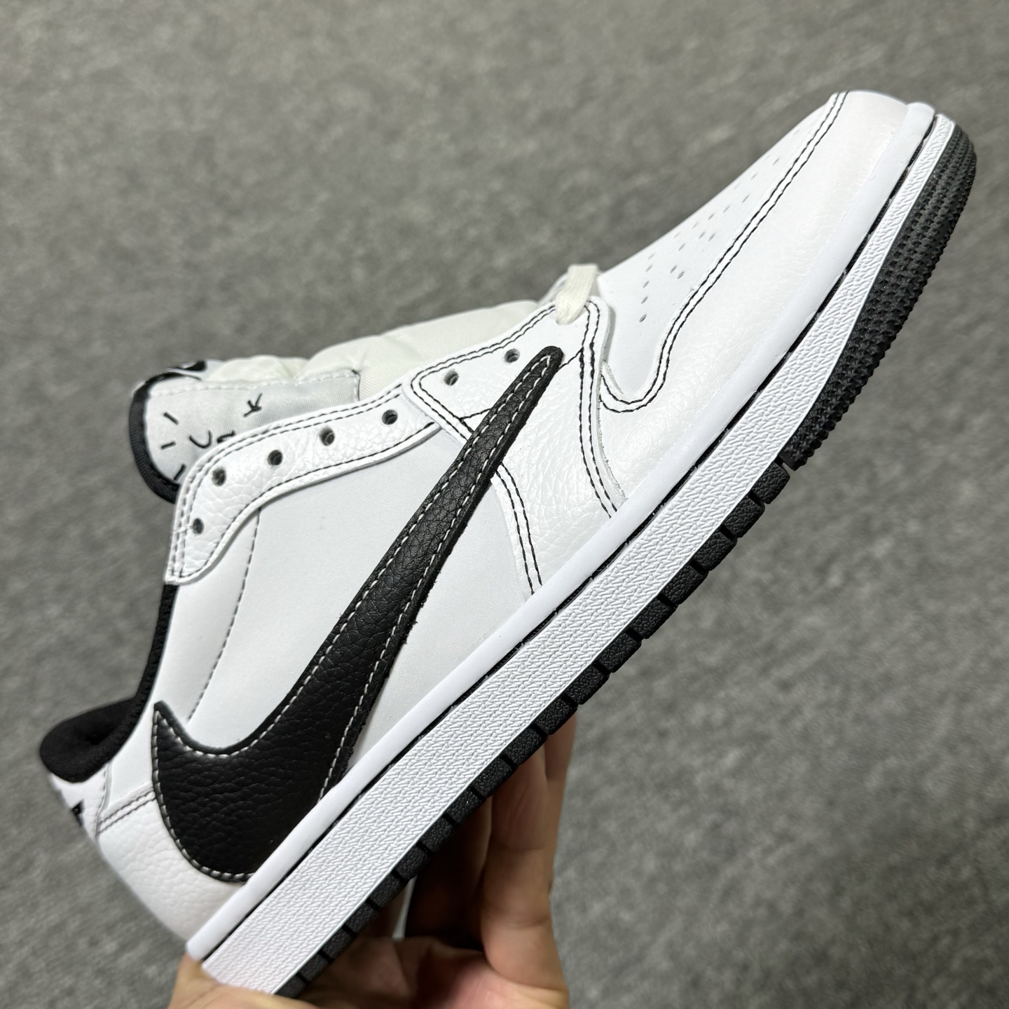 包邮！开年重磅福利 。高品质头层定制倒钩低帮！尺码40-47.5全码齐！编码AB6529！