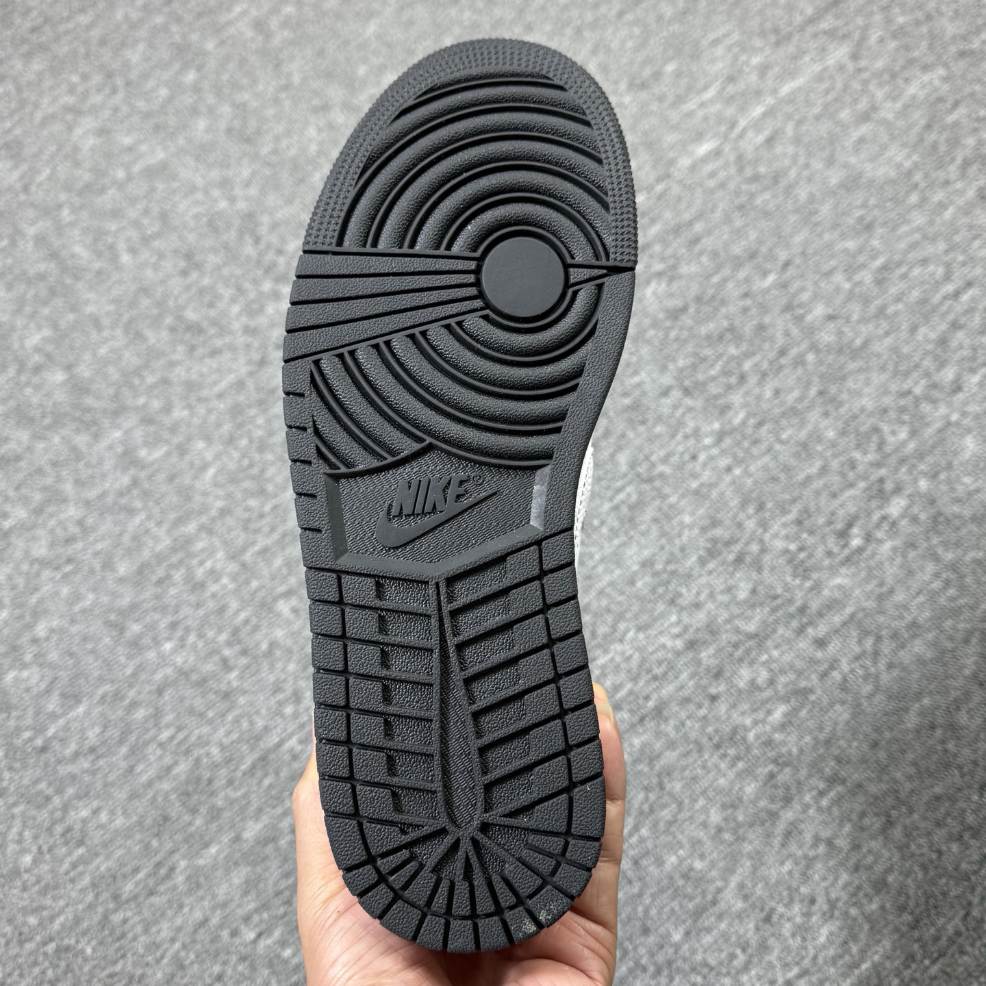 包邮！开年重磅福利 。高品质头层定制倒钩低帮！尺码40-47.5全码齐！编码AB6529！