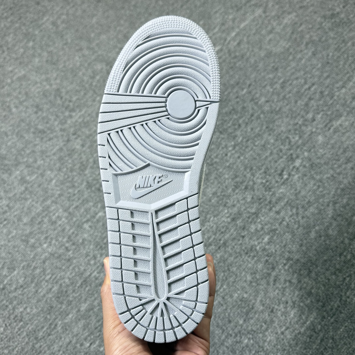 包邮！开年重磅福利 。高品质头层定制倒钩低帮！尺码40-47.5全码齐！编码AB6529！