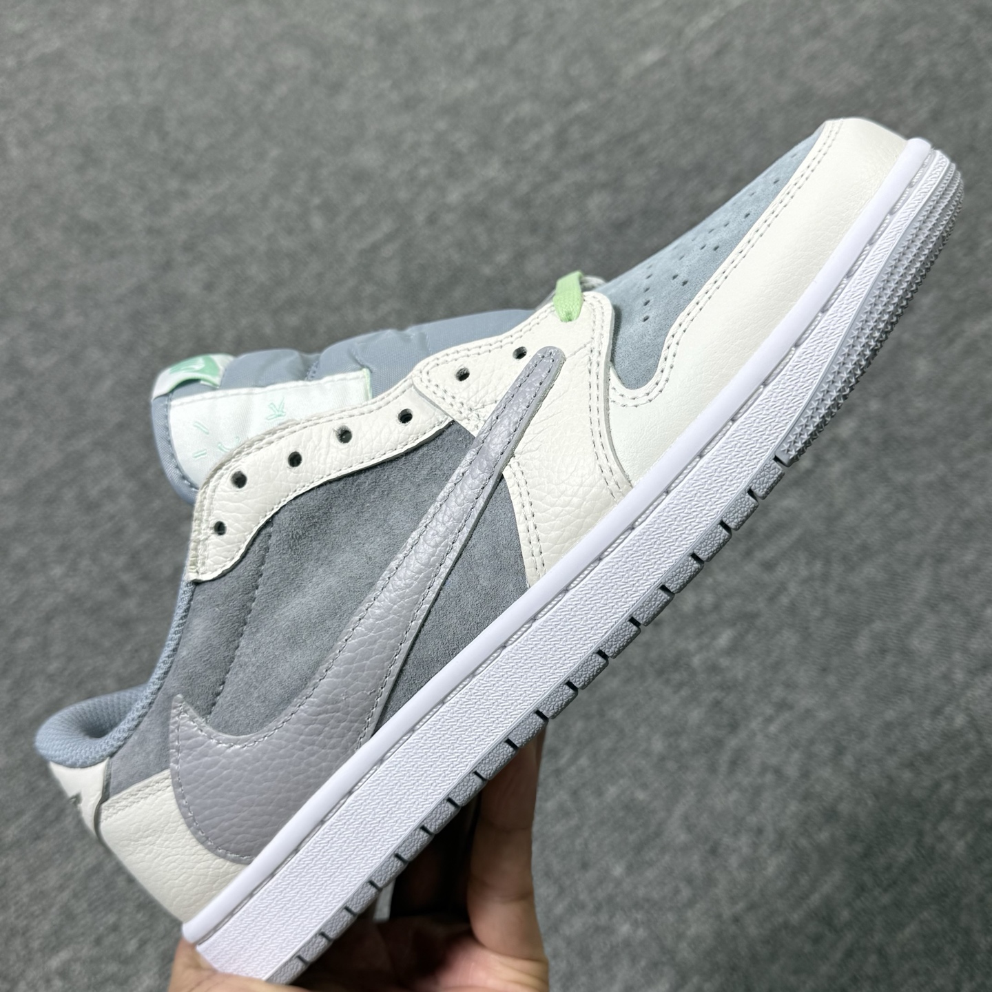 包邮！开年重磅福利 。高品质头层定制倒钩低帮！尺码40-47.5全码齐！编码AB6529！