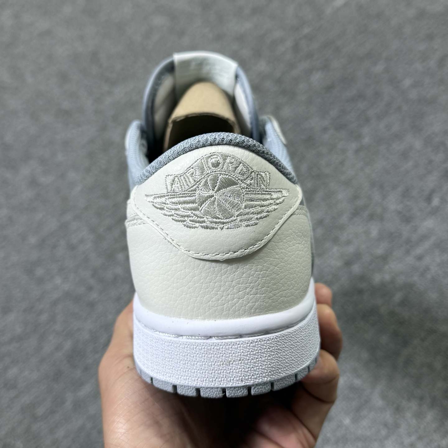 包邮！开年重磅福利 。高品质头层定制倒钩低帮！尺码40-47.5全码齐！编码AB6529！