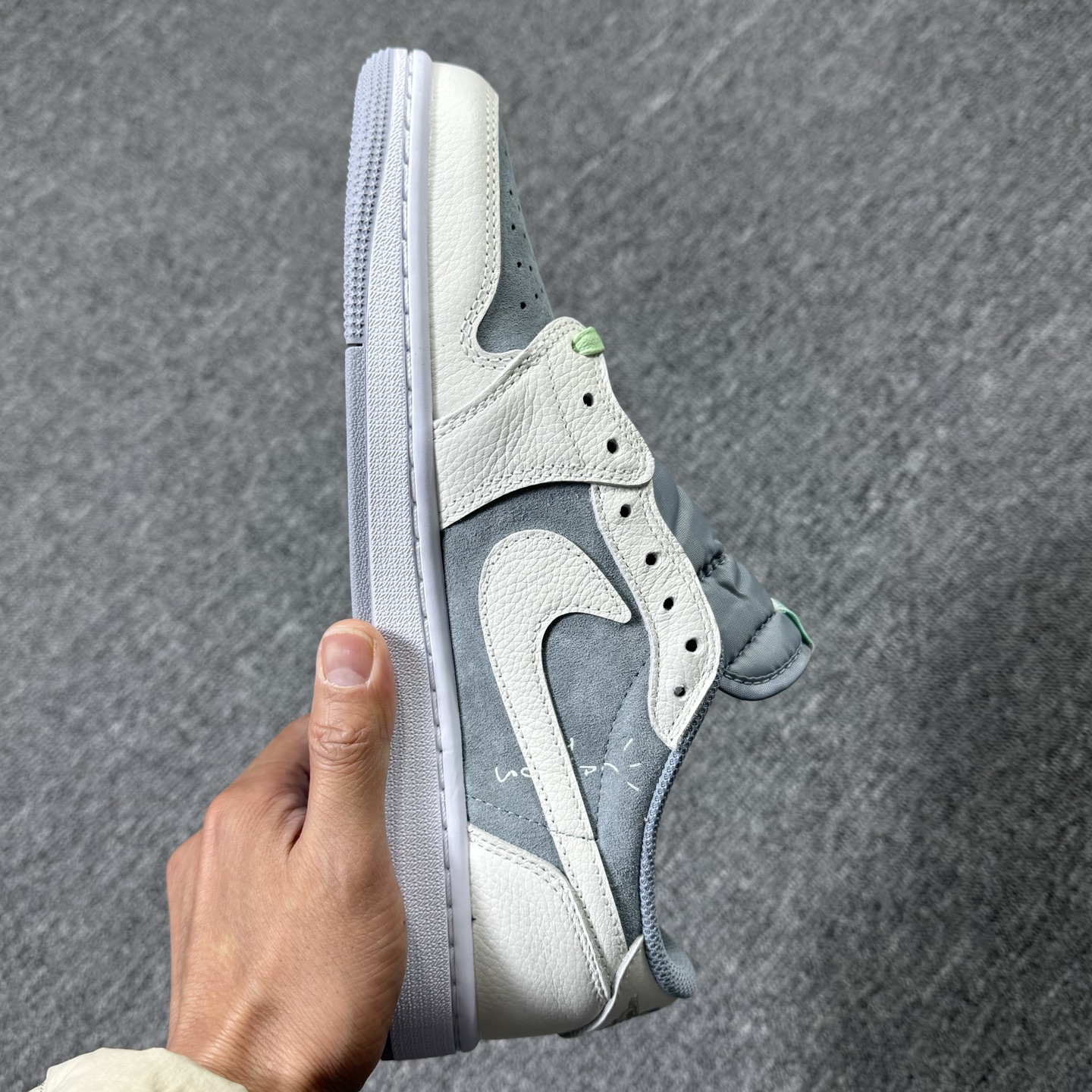 包邮！开年重磅福利 。高品质头层定制倒钩低帮！尺码40-47.5全码齐！编码AB6529！