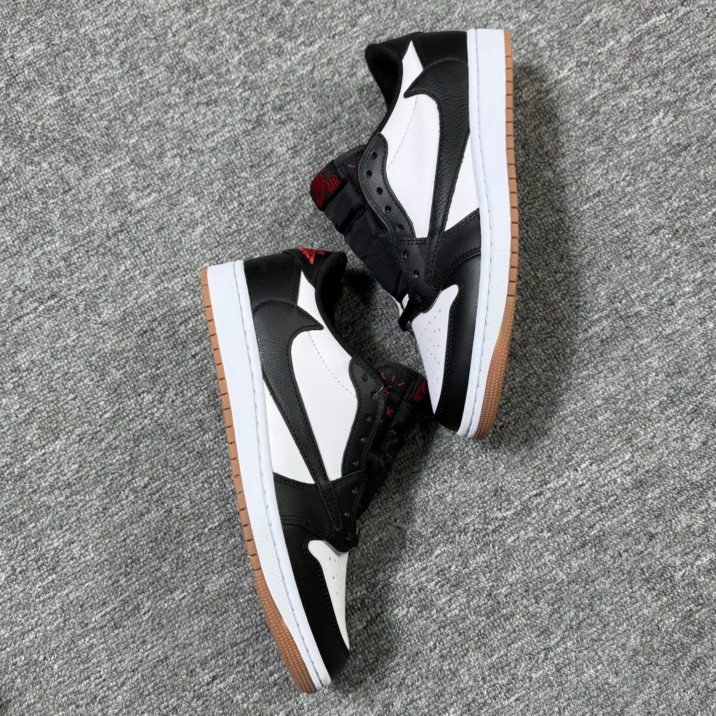 包邮！开年重磅福利 。高品质头层定制倒钩低帮！尺码40-47.5全码齐！编码AB6529！