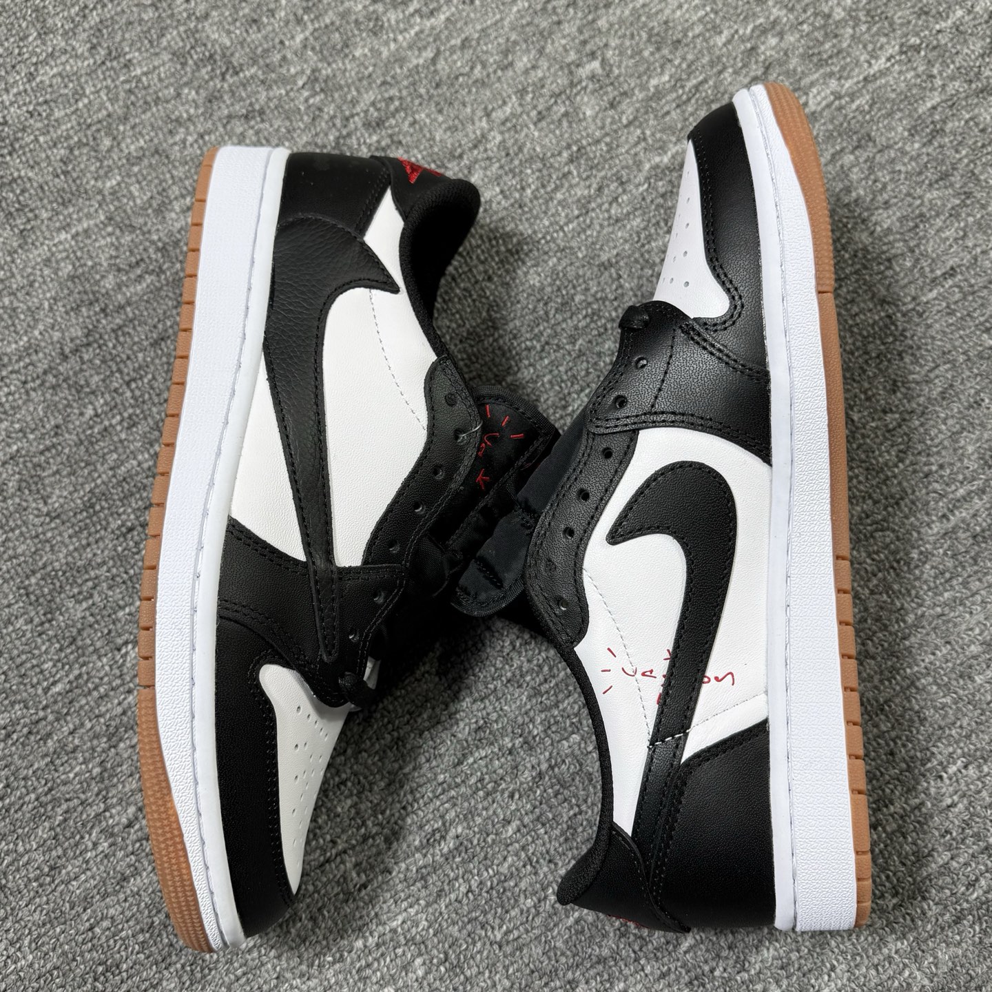 包邮！开年重磅福利 。高品质头层定制倒钩低帮！尺码40-47.5全码齐！编码AB6529！