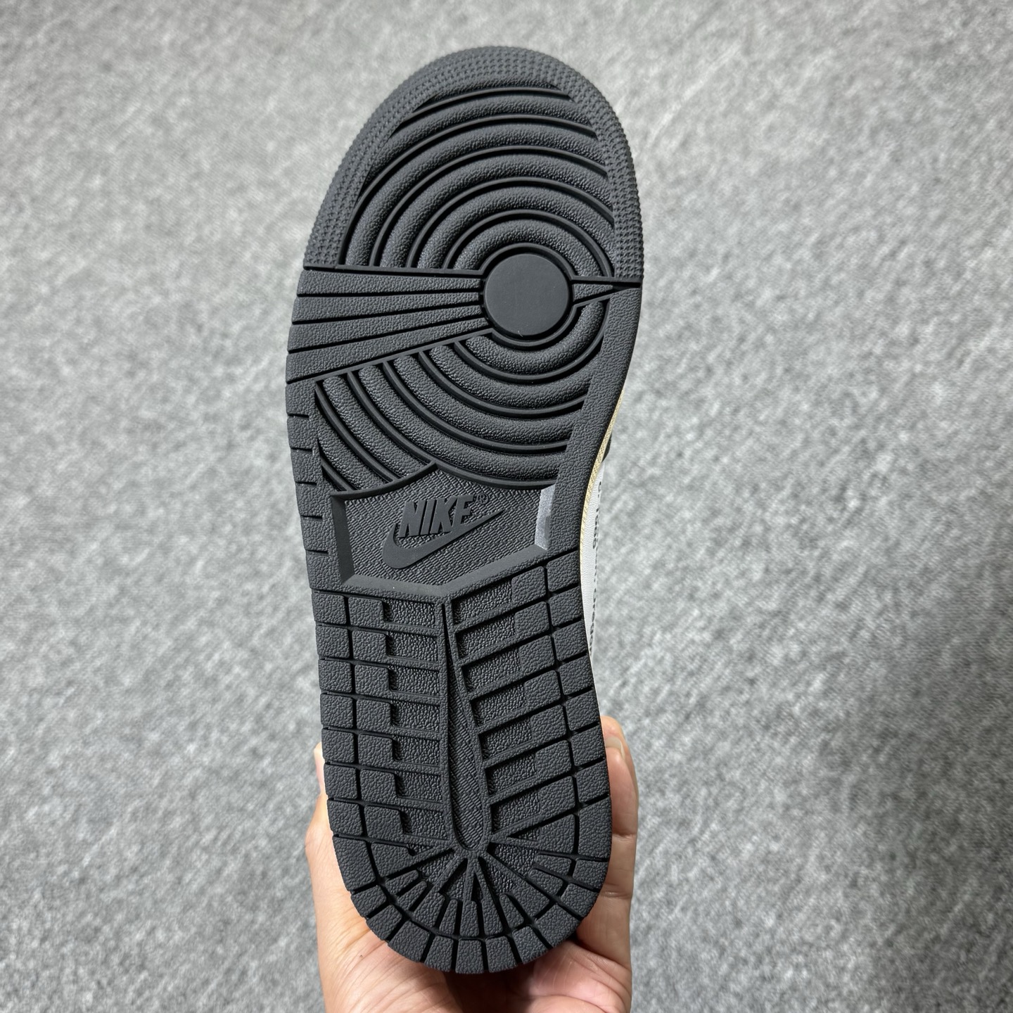 包邮！开年重磅福利 。高品质头层定制倒钩低帮！尺码40-47.5全码齐！编码AB6529！