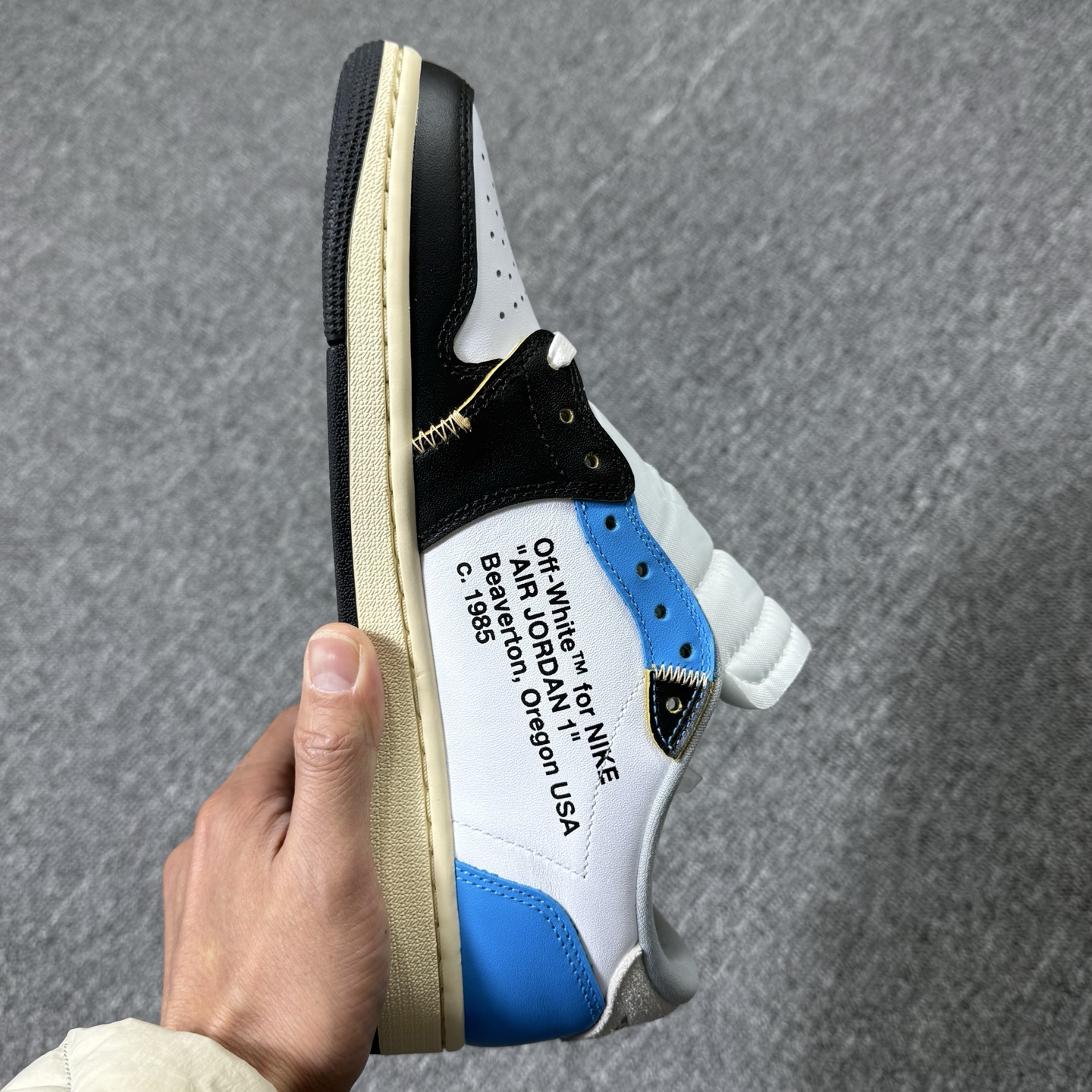 包邮！开年重磅福利 。高品质头层定制倒钩低帮！尺码40-47.5全码齐！编码AB6529！