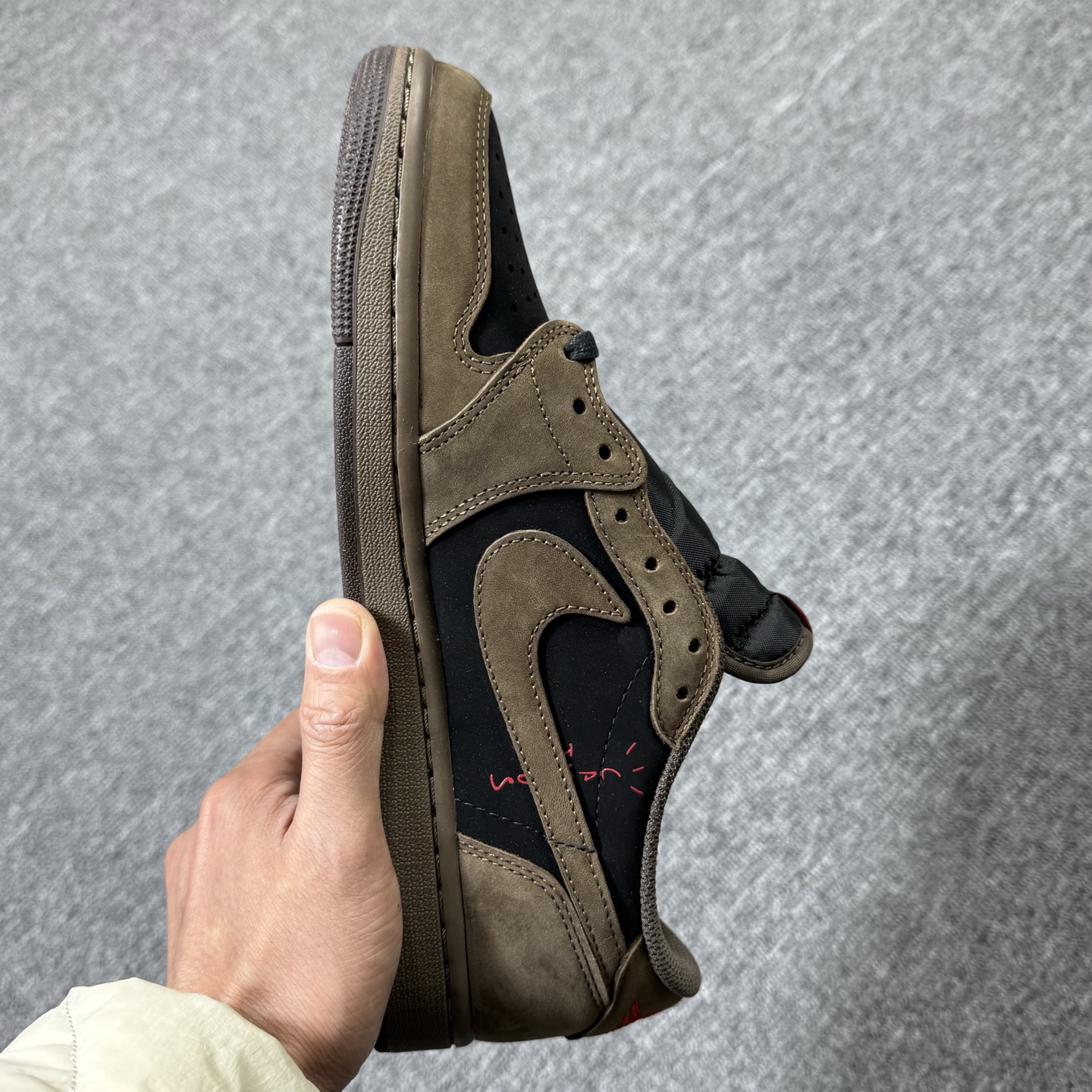 包邮！开年重磅福利 。高品质头层定制倒钩低帮！尺码36-47.5全码齐！编码AB6529！