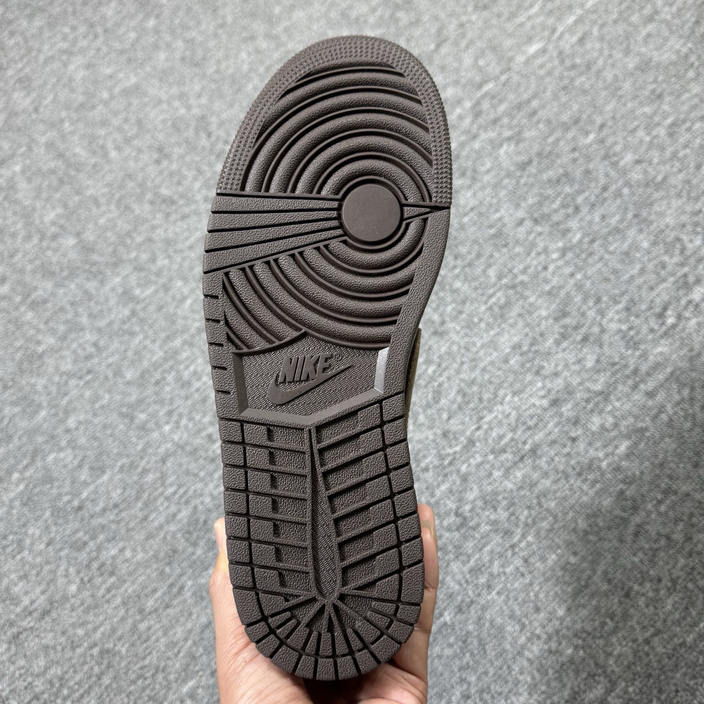 包邮！开年重磅福利 。高品质头层定制倒钩低帮！尺码36-47.5全码齐！编码AB6529！