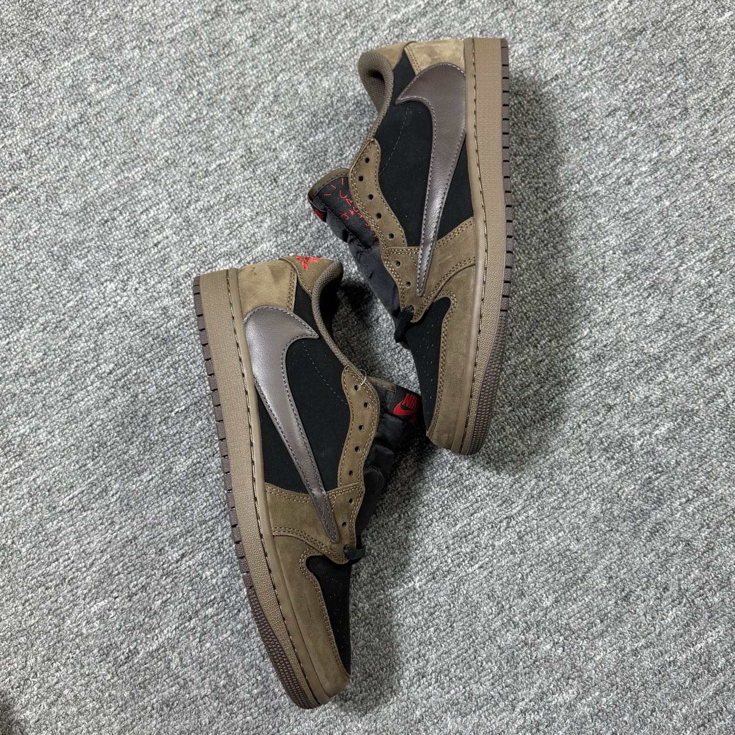 包邮！开年重磅福利 。高品质头层定制倒钩低帮！尺码36-47.5全码齐！编码AB6529！