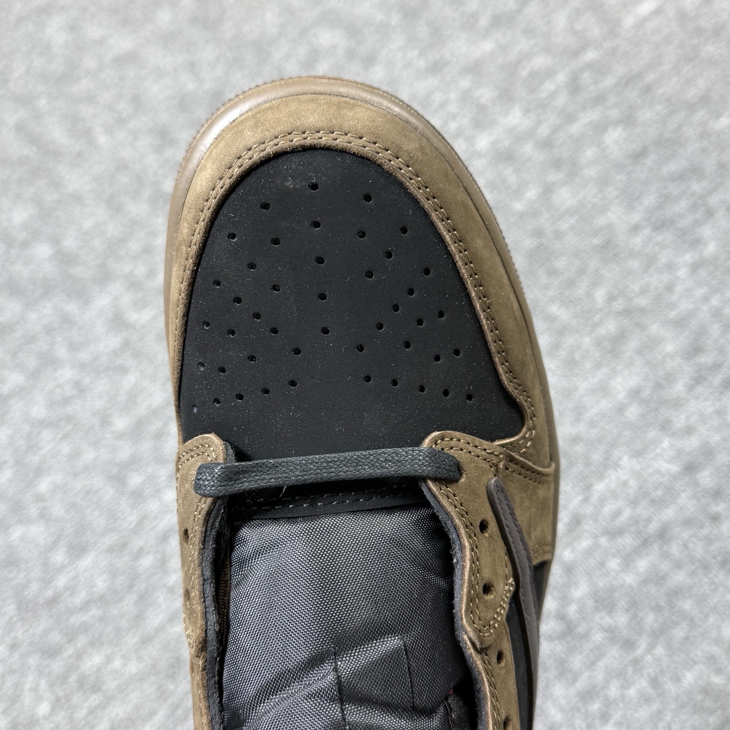 包邮！开年重磅福利 。高品质头层定制倒钩低帮！尺码36-47.5全码齐！编码AB6529！