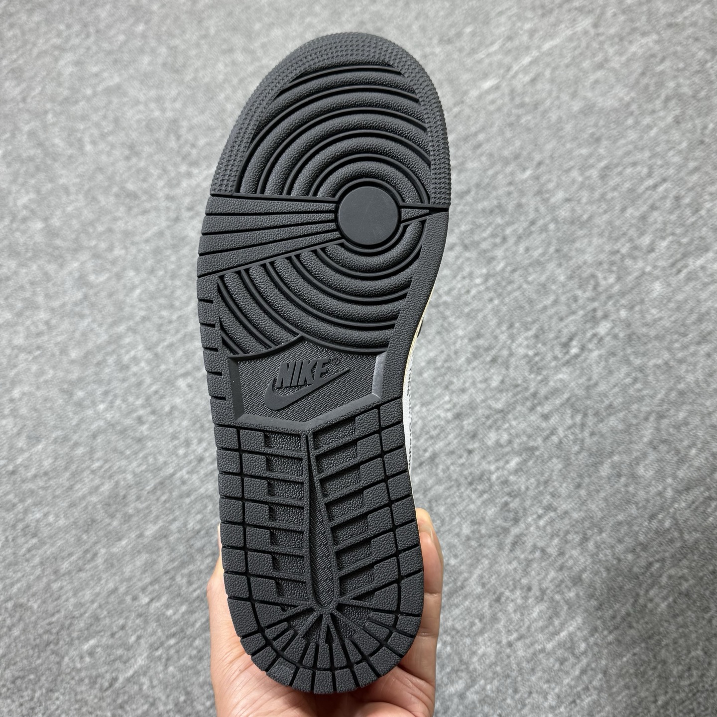 包邮！开年重磅福利 。高品质头层定制倒钩低帮！尺码36-47.5全码齐！编码AB6529！