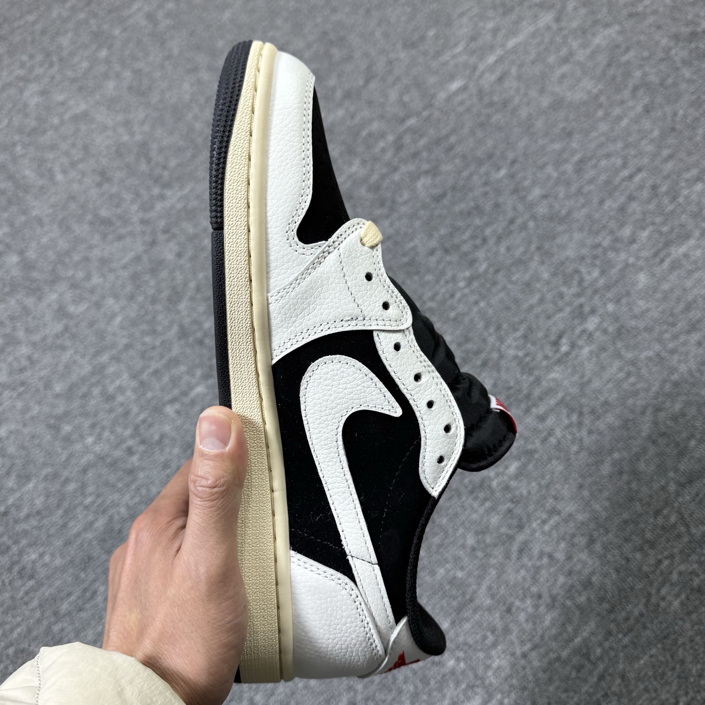 包邮！开年重磅福利 。高品质头层定制倒钩低帮！尺码40-47.5全码齐！编码AB6529！