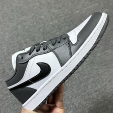 ♨️! 东莞裁片版!开学季重磅福利! aj1低帮灰色! 尺码35.5-47.5全码出货,同品质,价位 市场的NO1存在✊ ♨️! 东莞裁片版!开学季重磅福利! aj1低帮灰色! 尺码35.5-47.5全码出货,同品质,价位 市场的NO1存在✊