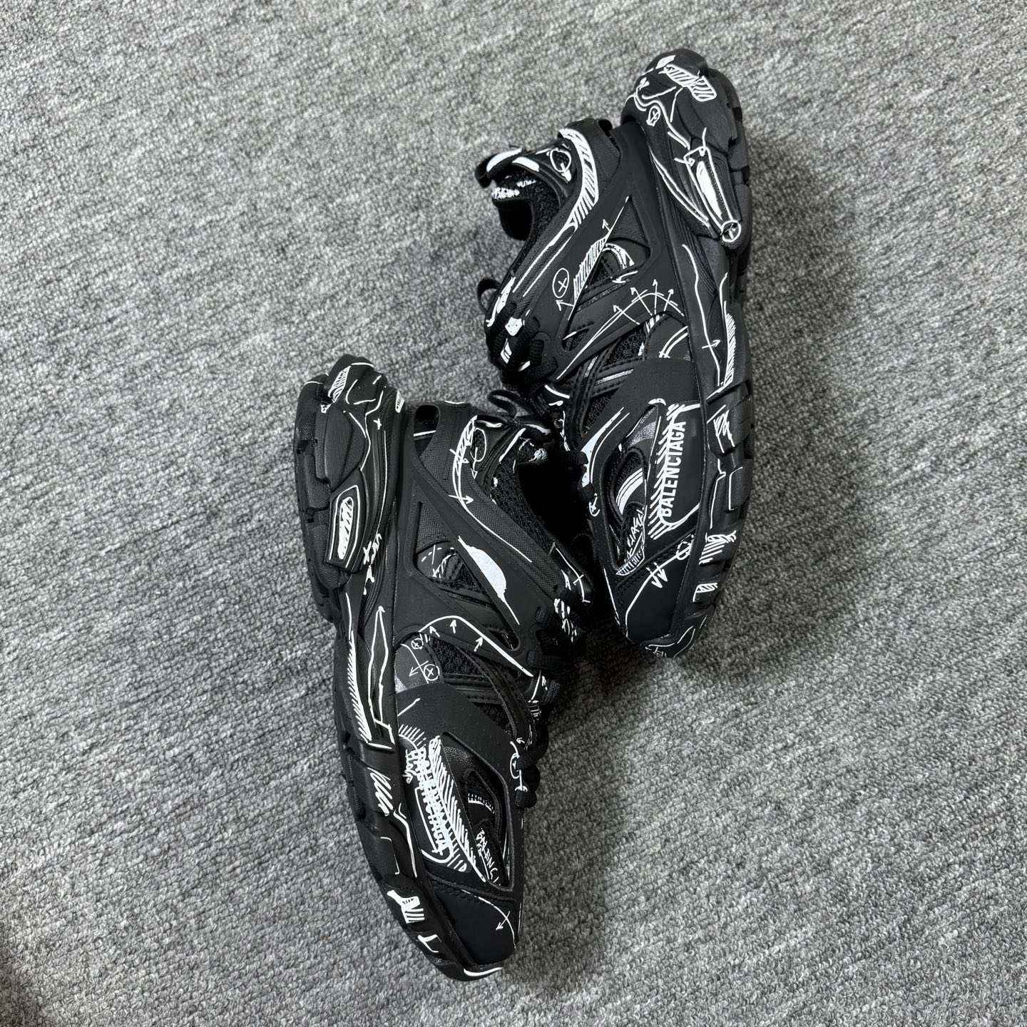 ♨️ 市场知名顶级VG版本！巴黎世家3.0黑白涂鸦！尺码35-46齐 ♨️偏大一个尺码，售前 售后 三包