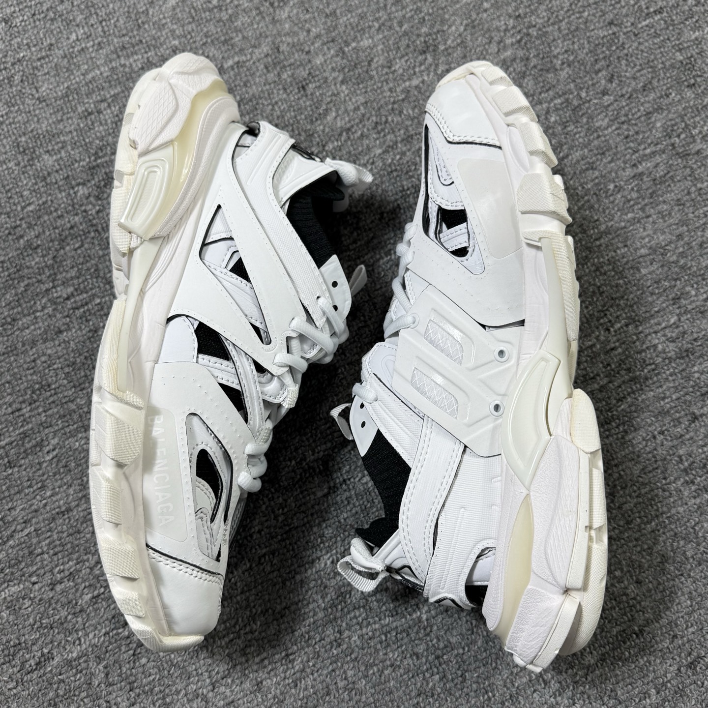 ♨️ 市场知名顶级VG版本！巴黎世家3.0白黑！尺码35-44齐 ♨️偏大一个尺码，售前 售后 三包到底