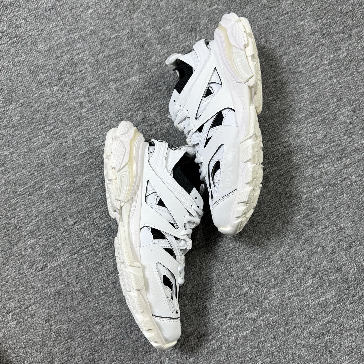 ♨️ 市场知名顶级VG版本！巴黎世家3.0白黑！尺码35-44齐 ♨️偏大一个尺码，售前 售后 三包到底