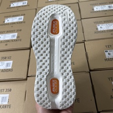 ♨️♨️♨️ 降价福利📢 登月19 代 Vomero Premium 白橙!尺码36-45全码出货,兼 ♨️♨️♨️ 降价福利📢 登月19 代 Vomero Premium 白橙!尺码36-45全码出货,兼