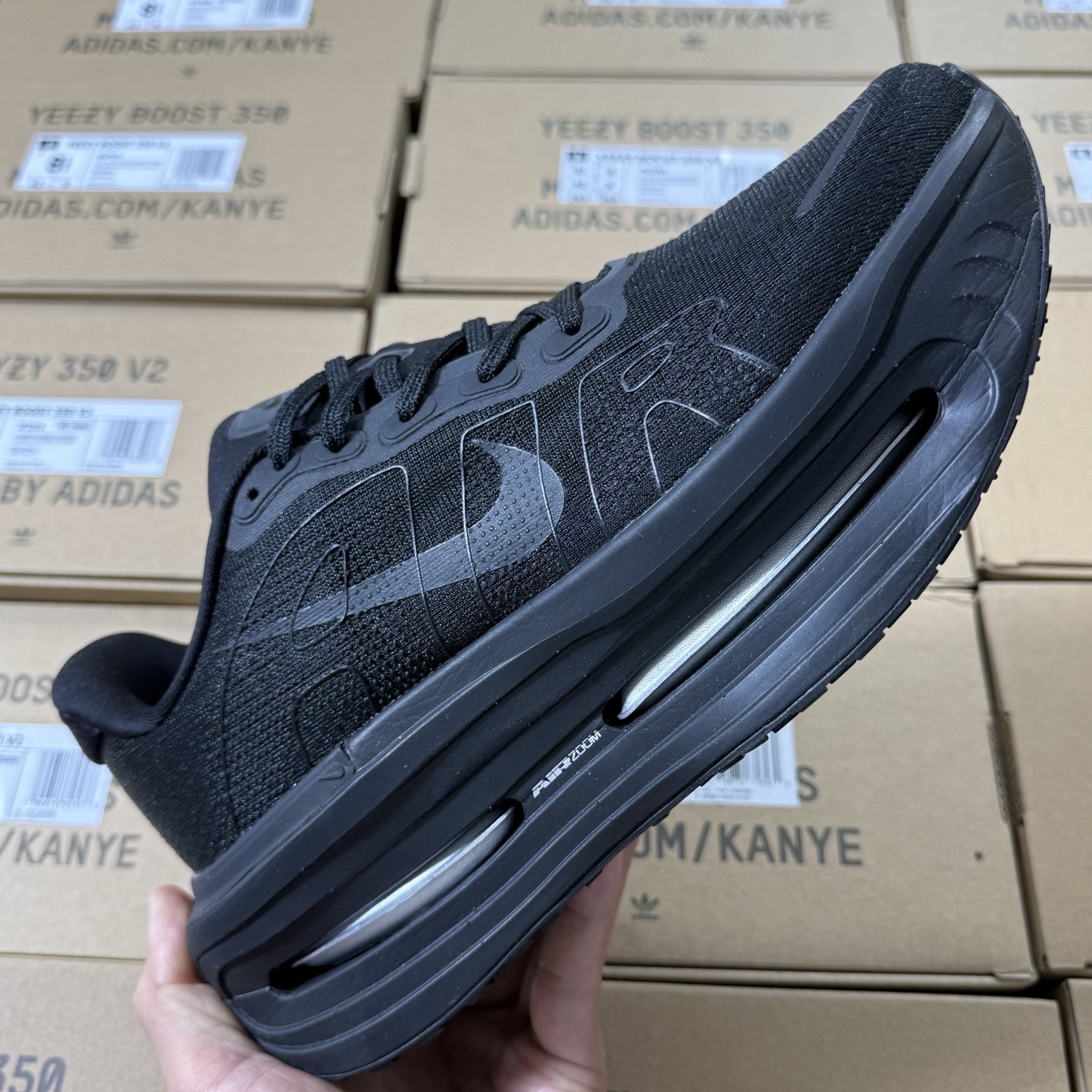 ♨️♨️♨️ 降价福利📢  登月19 代 Vomero Premium 全黑！尺码36-45全码出货，兼