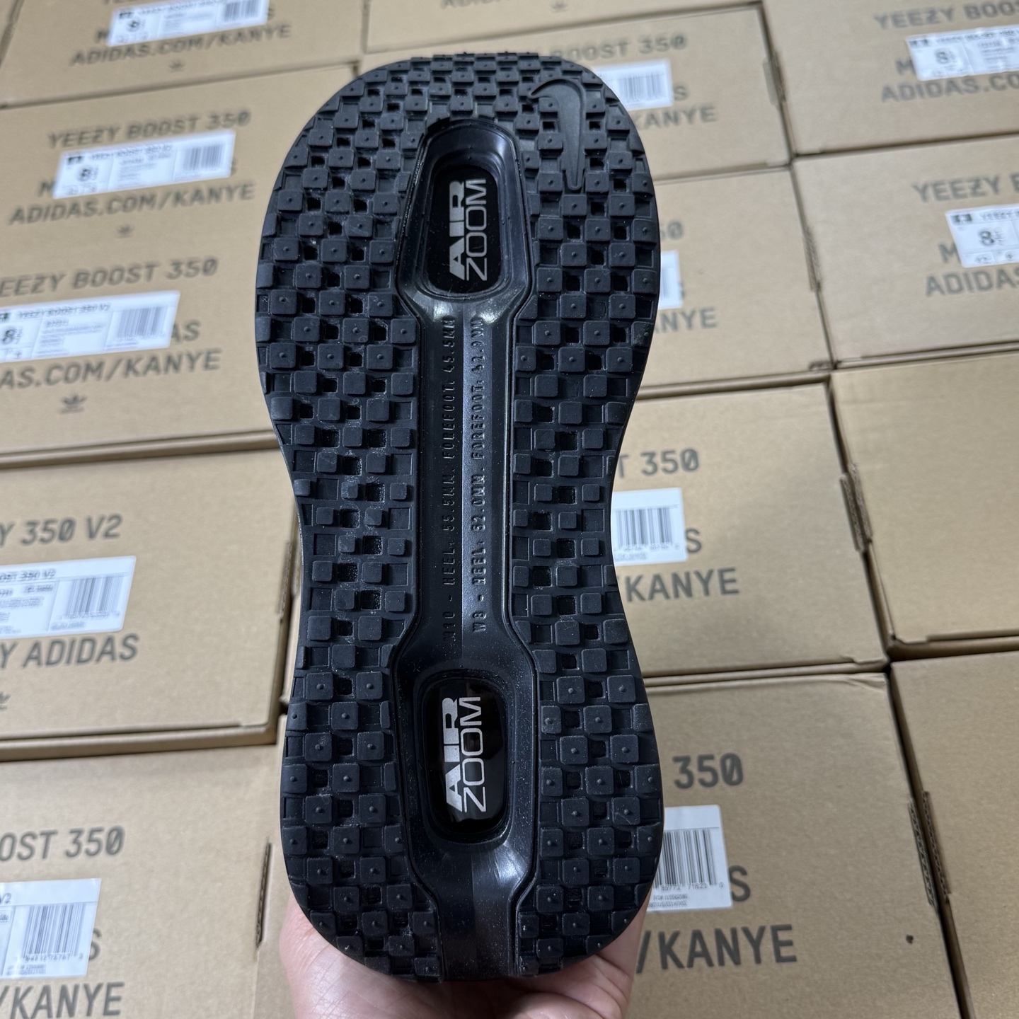 ♨️♨️♨️ 降价福利📢  登月19 代 Vomero Premium 全黑！尺码36-45全码出货，兼