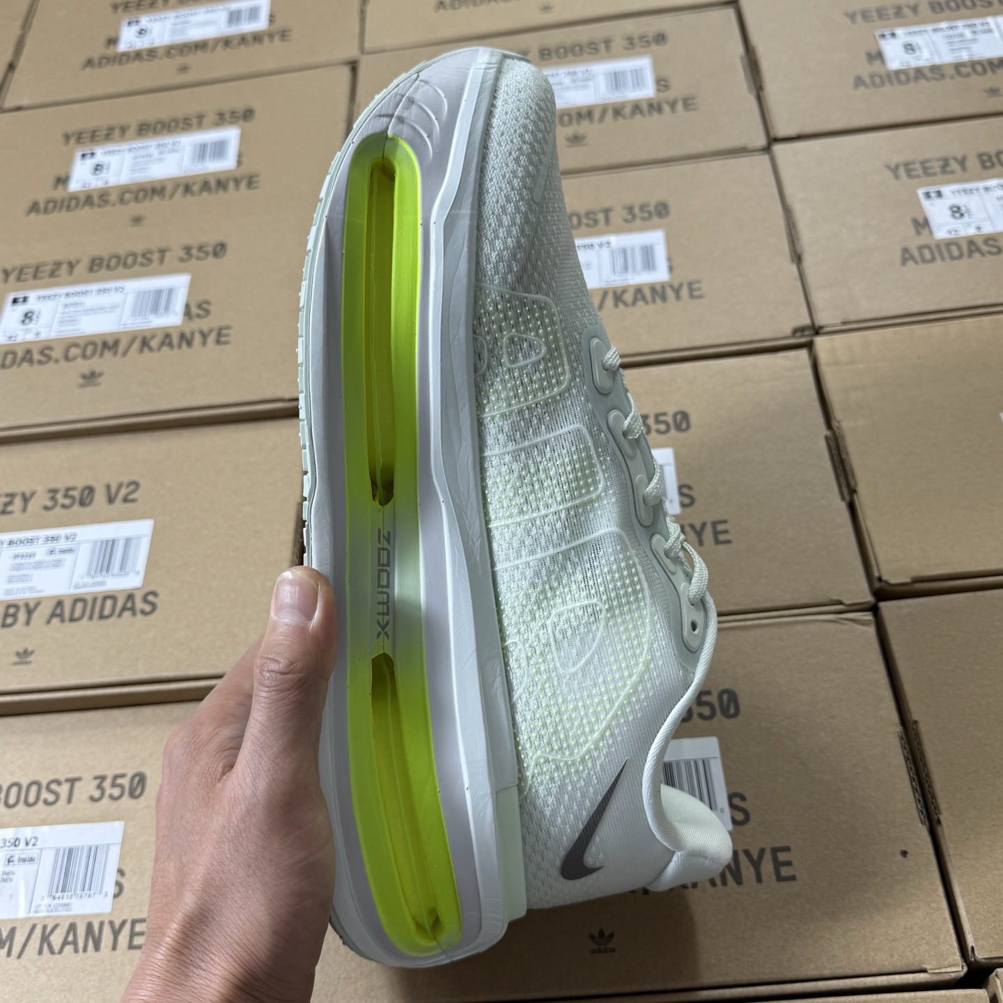 ♨️♨️♨️ 降价福利📢  登月19 代 Vomero Premium 月绿色！尺码36-45全码出货，