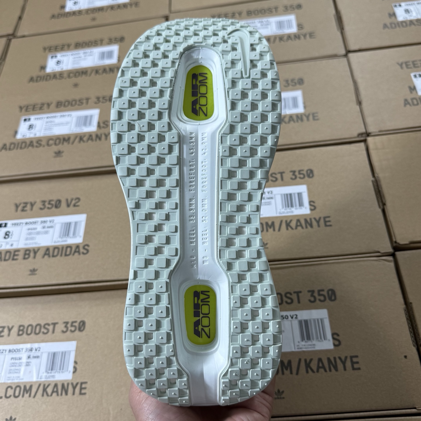 ♨️♨️♨️ 降价福利📢  登月19 代 Vomero Premium 月绿色！尺码36-45全码出货，