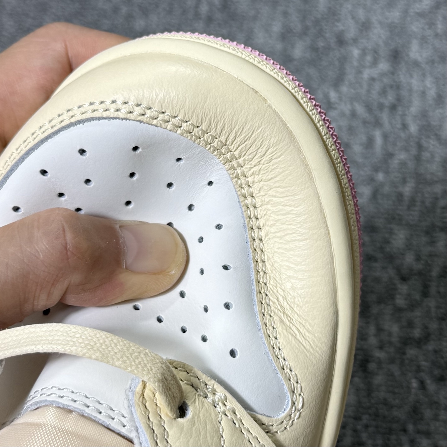 aj1米倒钩低帮！尺码35.5-47.5全码出货，同品质，同价位市场无对手的存在 ，欢迎所有合作商实物测
