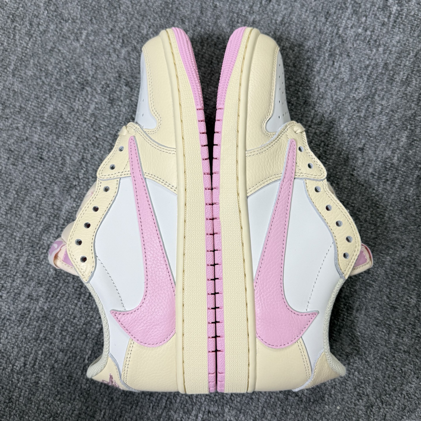 aj1米倒钩低帮！尺码35.5-47.5全码出货，同品质，同价位市场无对手的存在 ，欢迎所有合作商实物测