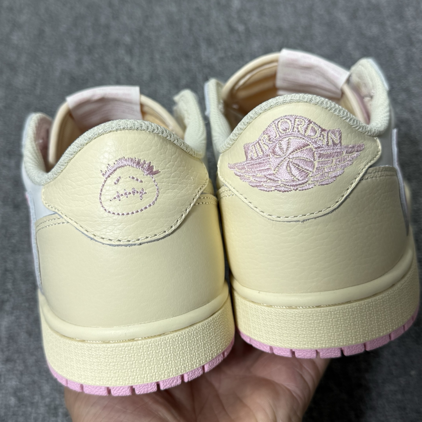 aj1米倒钩低帮！尺码35.5-47.5全码出货，同品质，同价位市场无对手的存在 ，欢迎所有合作商实物测