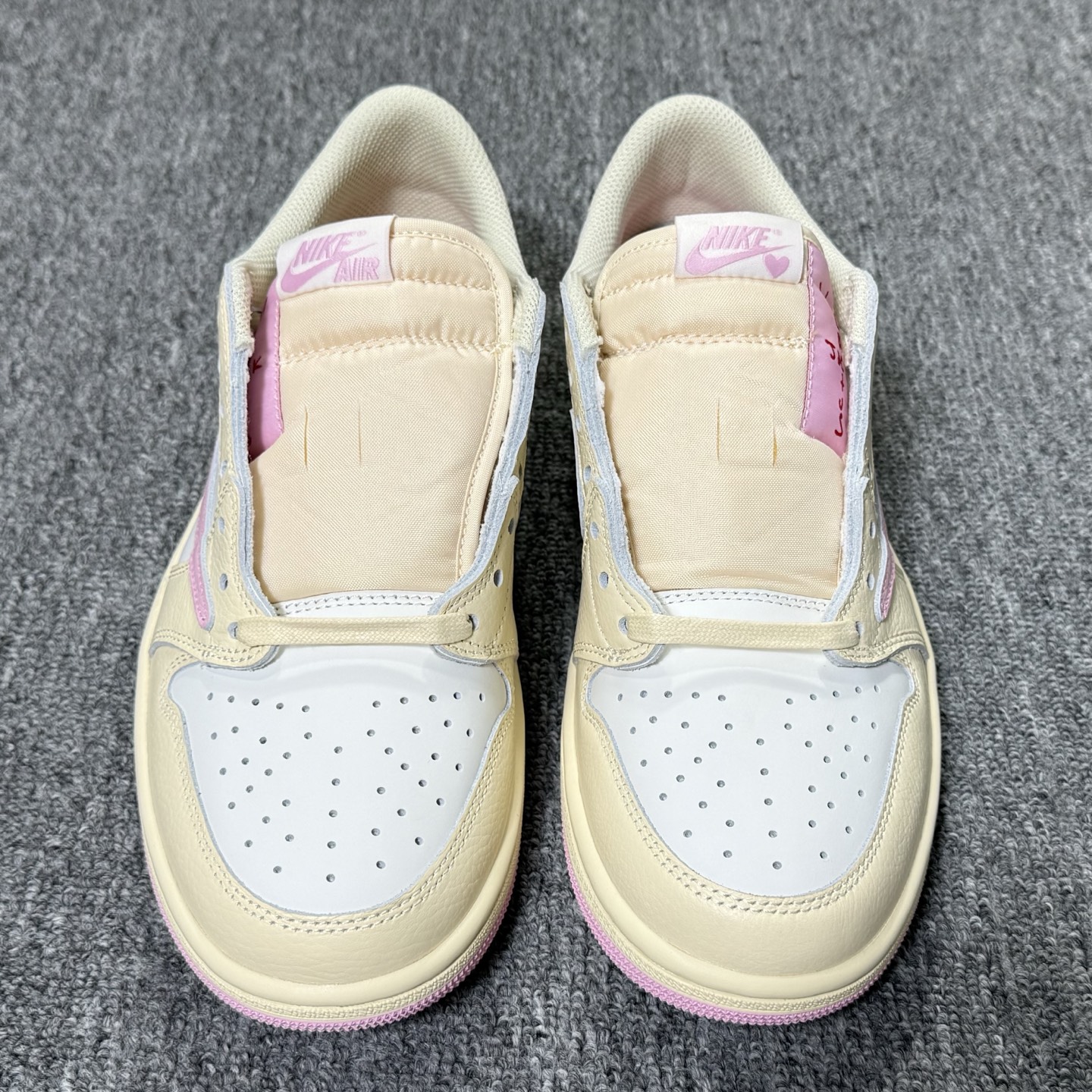 aj1米倒钩低帮！尺码35.5-47.5全码出货，同品质，同价位市场无对手的存在 ，欢迎所有合作商实物测