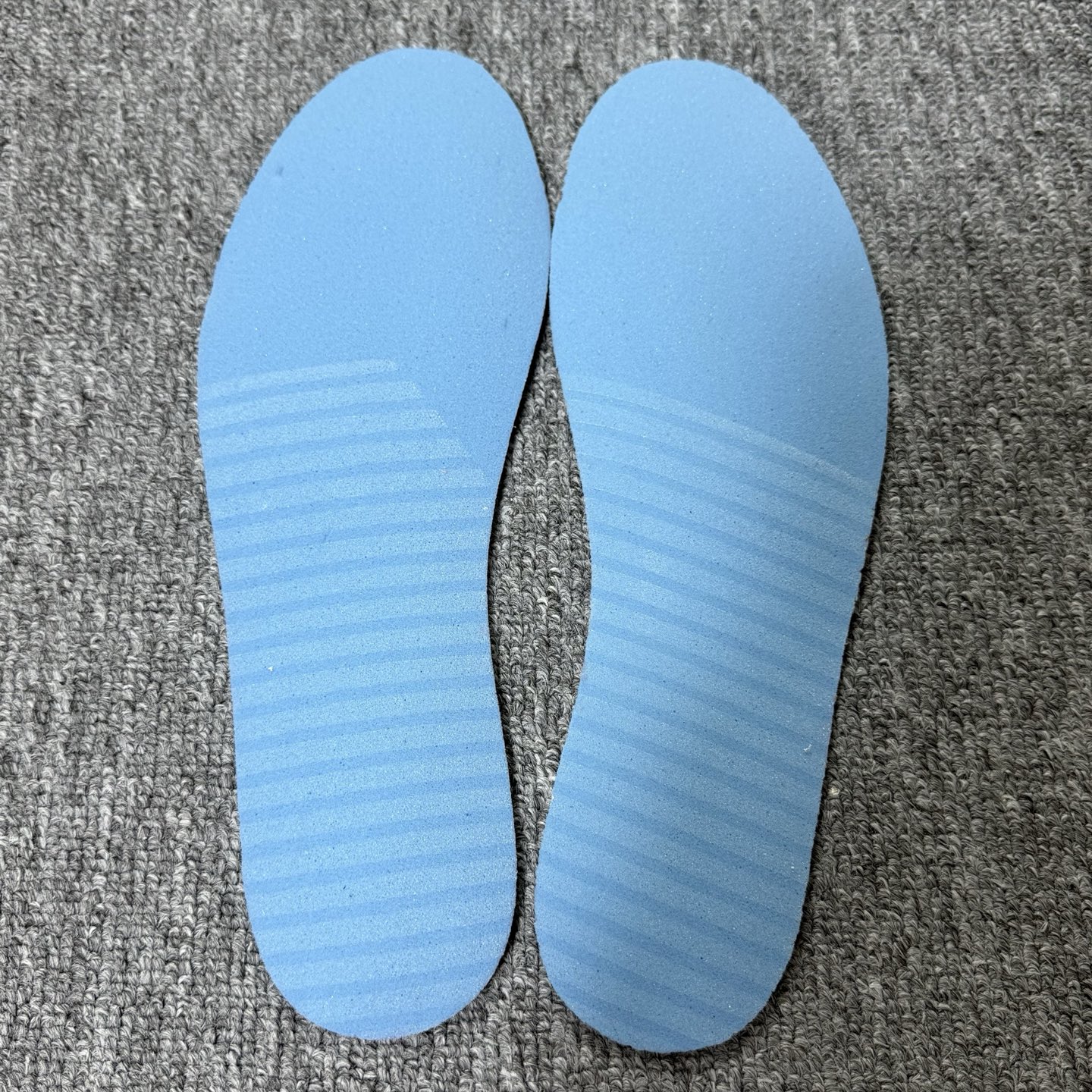 aj1米倒钩低帮！尺码35.5-47.5全码出货，同品质，同价位市场无对手的存在 ，欢迎所有合作商实物测