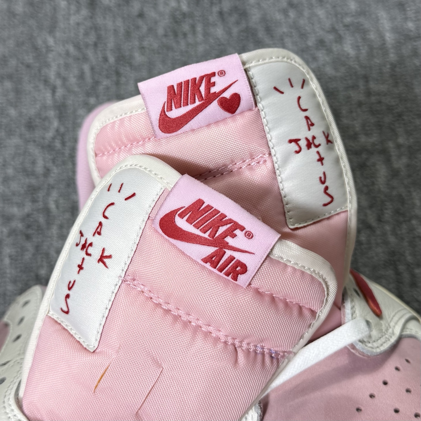 aj1粉倒钩低帮！尺码35.5-47.5全码出货，同品质，同价位市场无对手的存在 ，欢迎所有合作商实物测