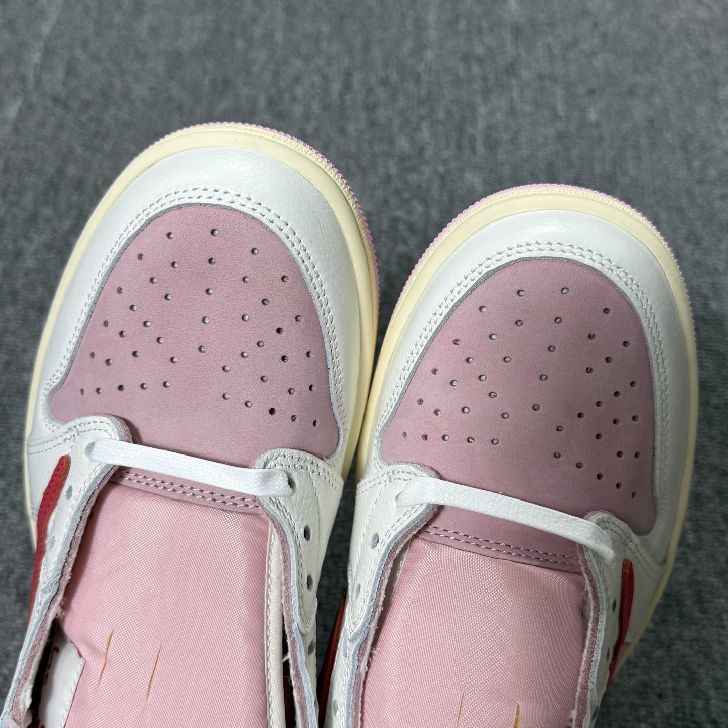 aj1粉倒钩低帮！尺码35.5-47.5全码出货，同品质，同价位市场无对手的存在 ，欢迎所有合作商实物测